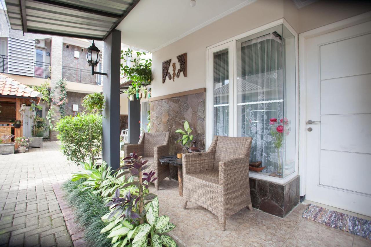 Reddoorz Syariah @ Jalan Mendut Banyuwangi Hotel Бануванги Екстериор снимка