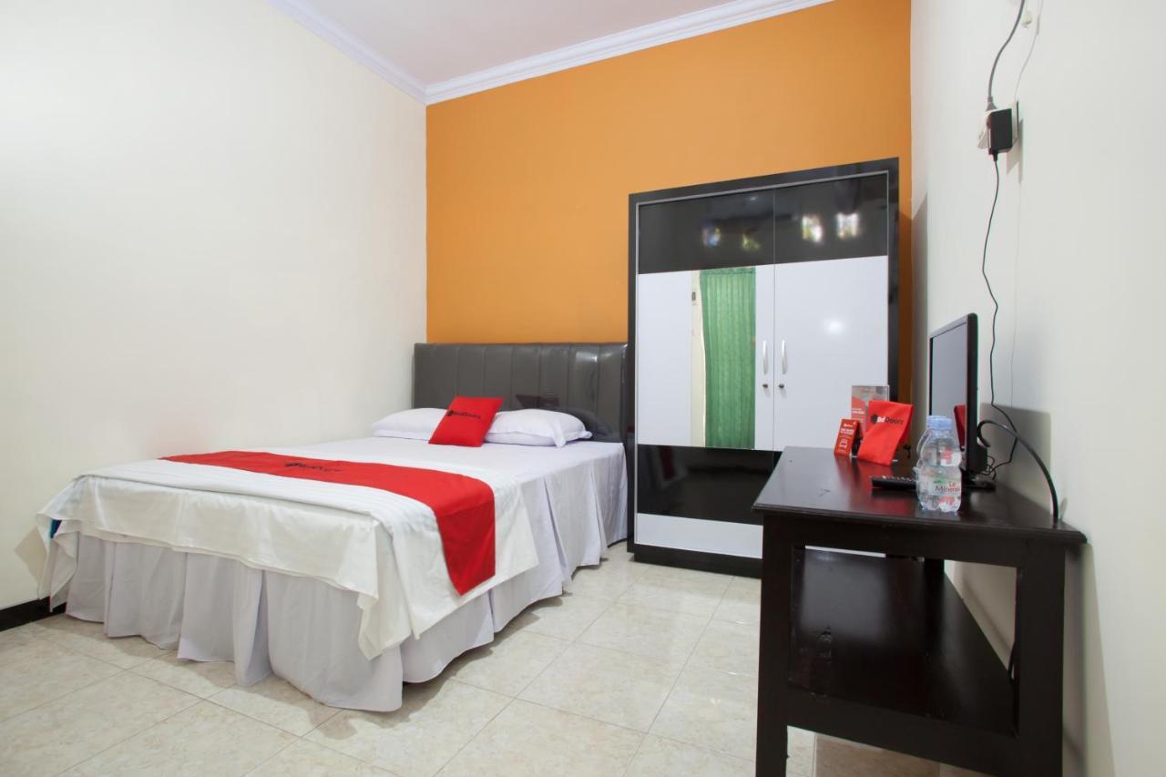 Reddoorz Syariah @ Jalan Mendut Banyuwangi Hotel Бануванги Екстериор снимка