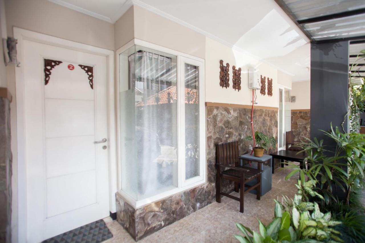 Reddoorz Syariah @ Jalan Mendut Banyuwangi Hotel Бануванги Екстериор снимка