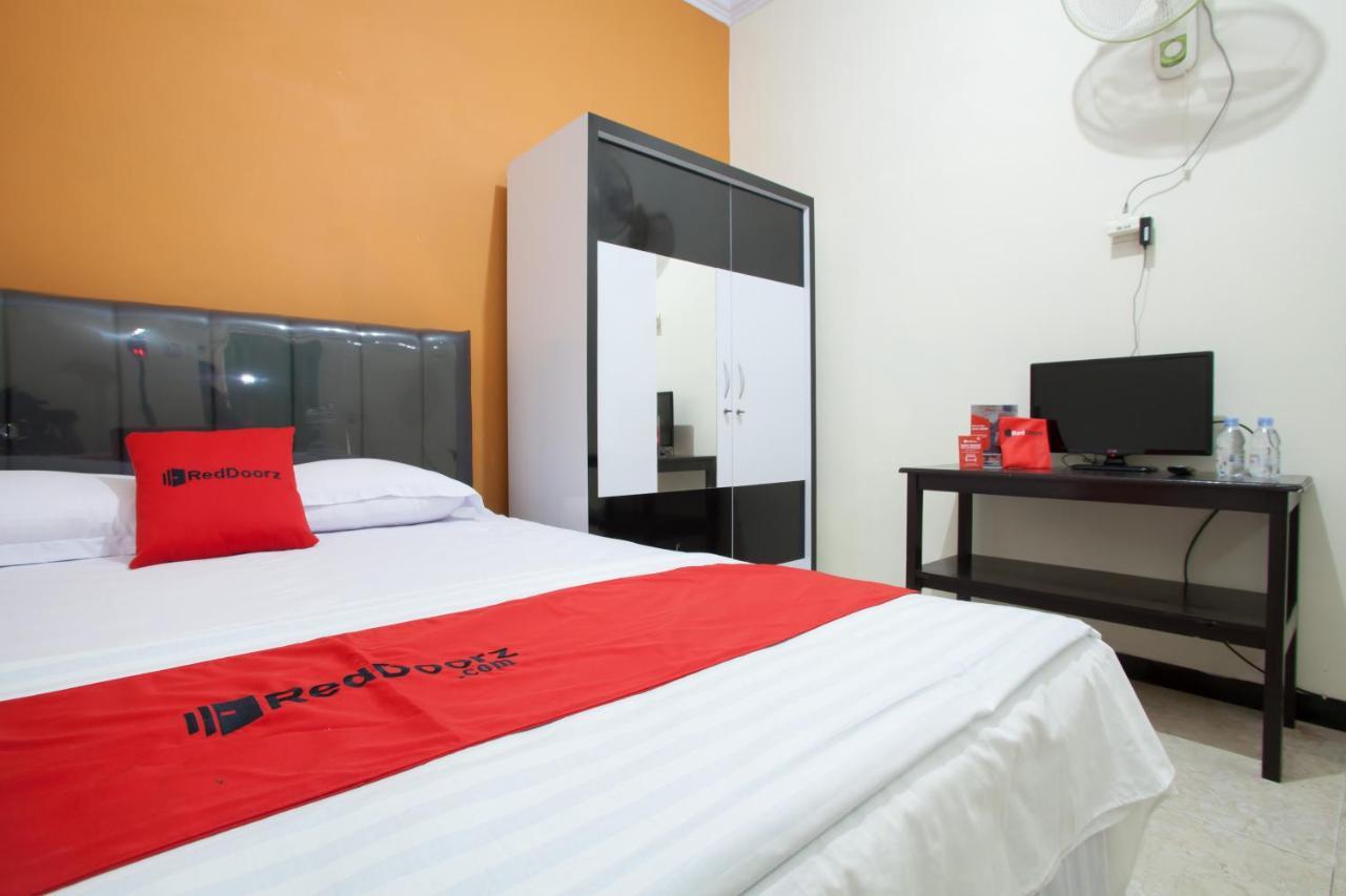 Reddoorz Syariah @ Jalan Mendut Banyuwangi Hotel Бануванги Екстериор снимка